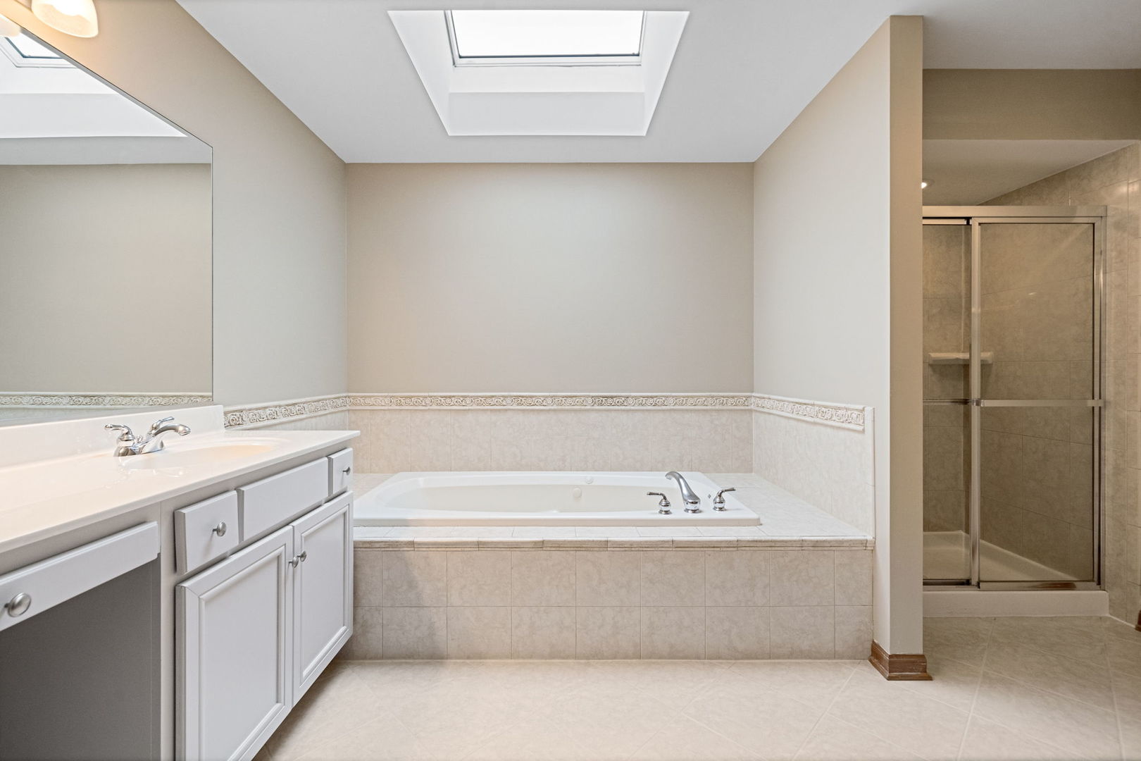 4123 Easy Circle Naperville, IL 60564 - Photo 26 of 45 a bathroom with a bathtub and a sink