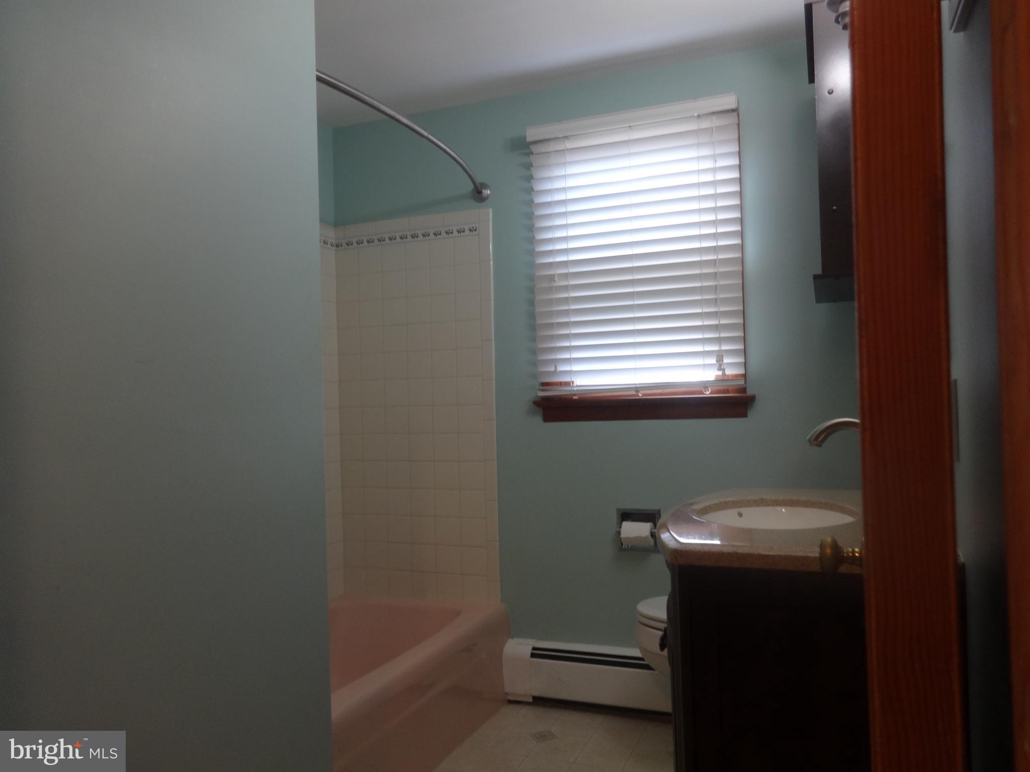 189 Filbert Street Hanover, PA 17331 - Photo 16 of 24 Full Bathroom Upper Level