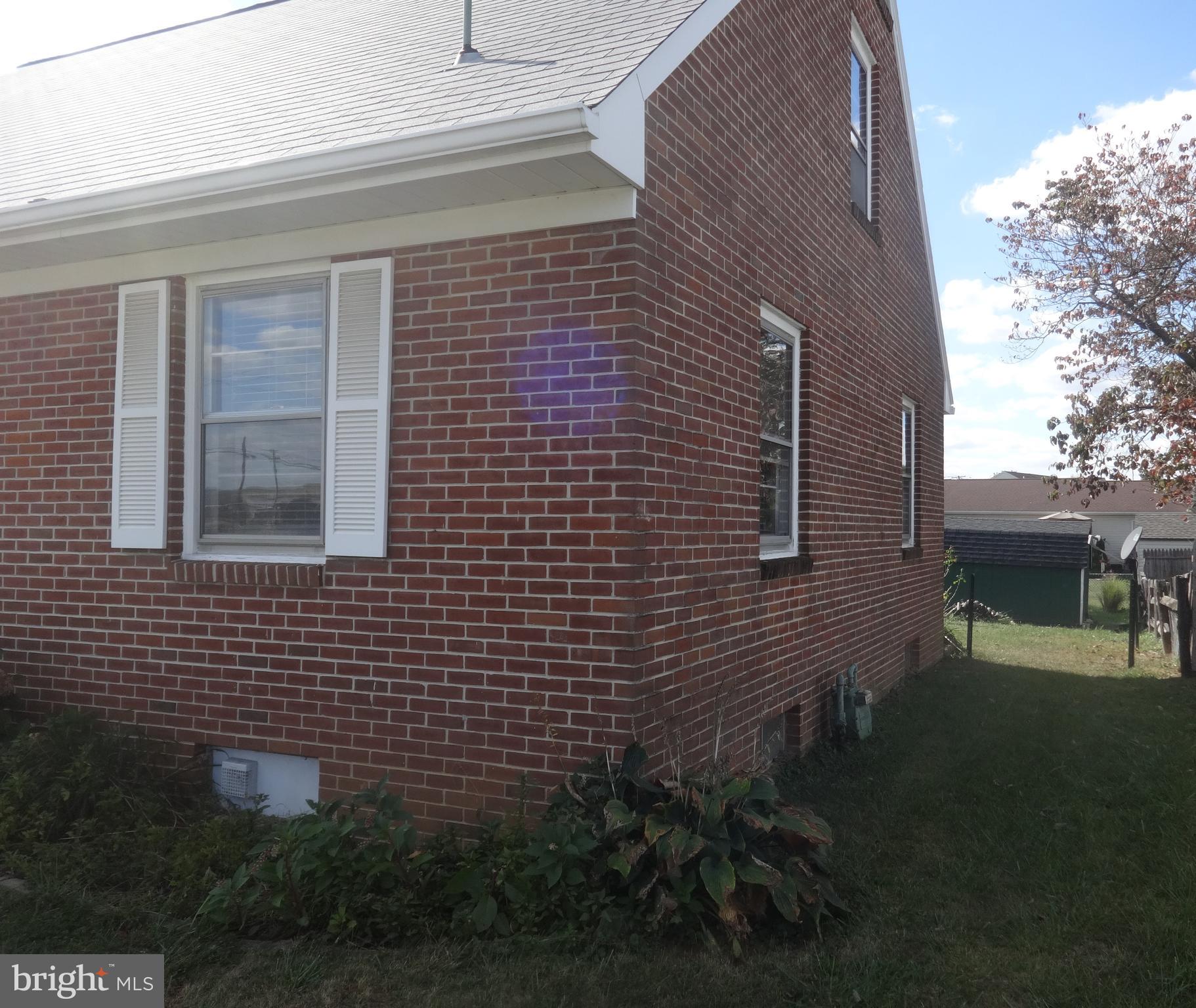 189 Filbert Street Hanover, PA 17331 - Photo 3 of 24 Right Side of Home