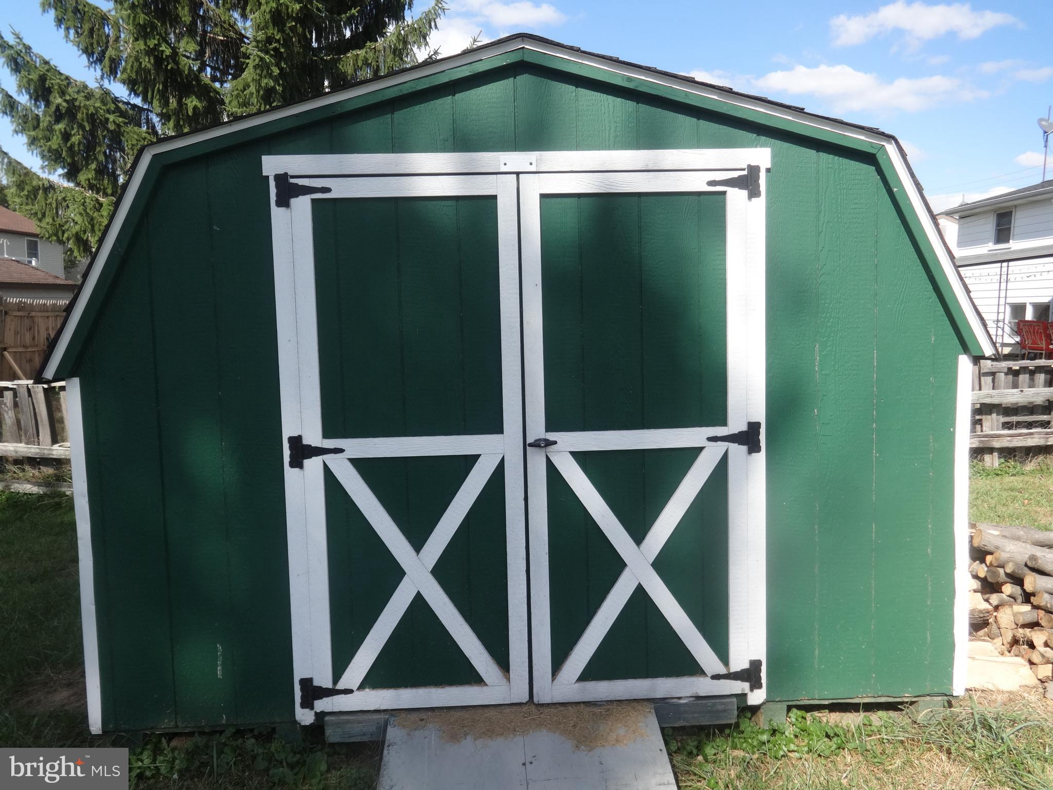 189 Filbert Street Hanover, PA 17331 - Photo 5 of 24 Secure Storage Building