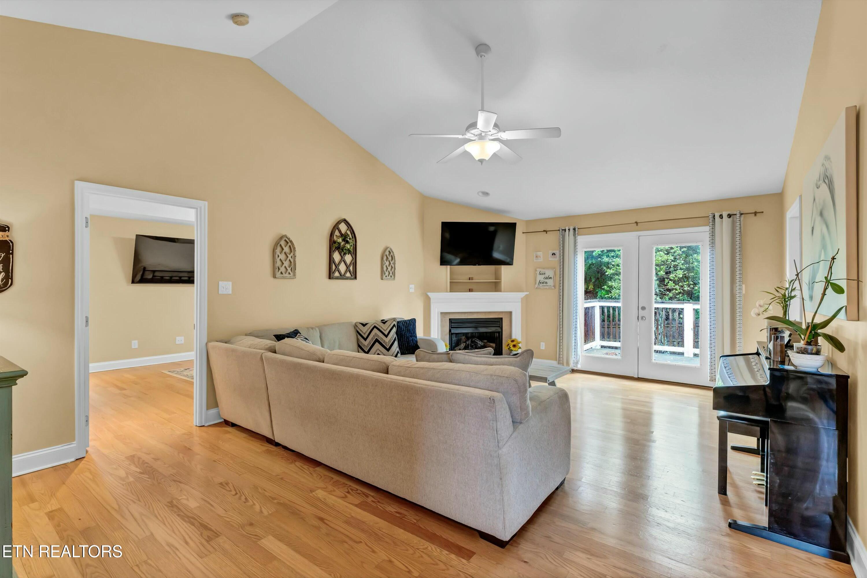 7417 Openview Lane Corryton, TN 37721 - Photo 3 of 14 Living Room