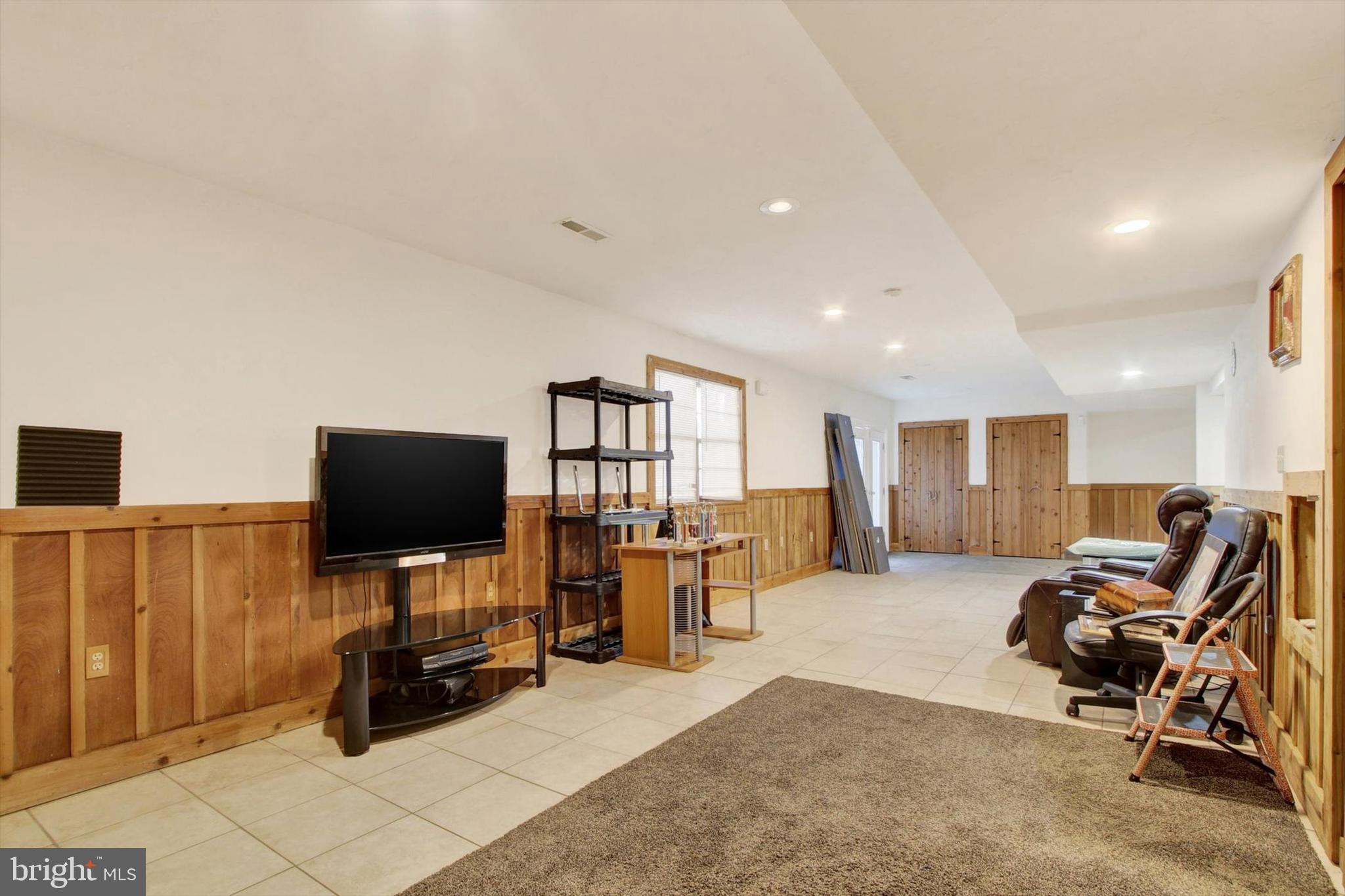 1122 Laurel Drive York, PA 17404 - Photo 33 of 38 a view of a livingroom with furniture and a flat screen tv