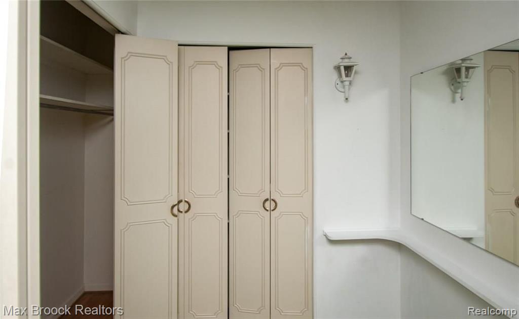 100 West Hickory Grove Road, Unit 4 Bloomfield Hills, MI 48304 - Photo 10 of 11