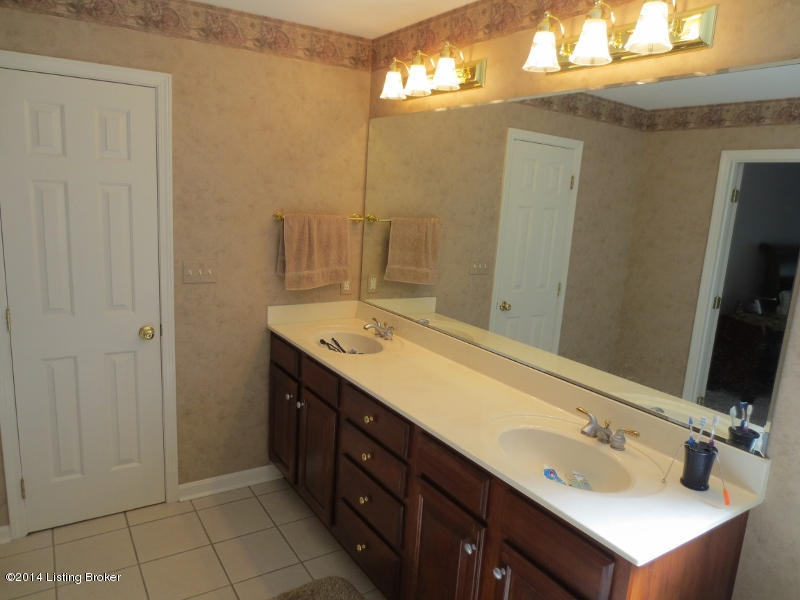 1502 Autumn Ridge Road Louisville, KY 40242 - Photo 26 of 62 IMG_0040 (800x600)