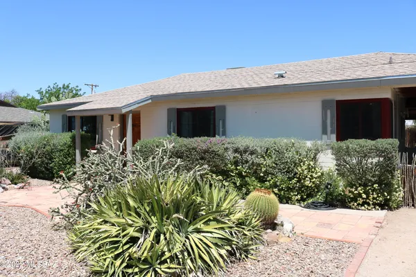 $1,800 | 4825 East 18th Street, Tucson, AZ 85711