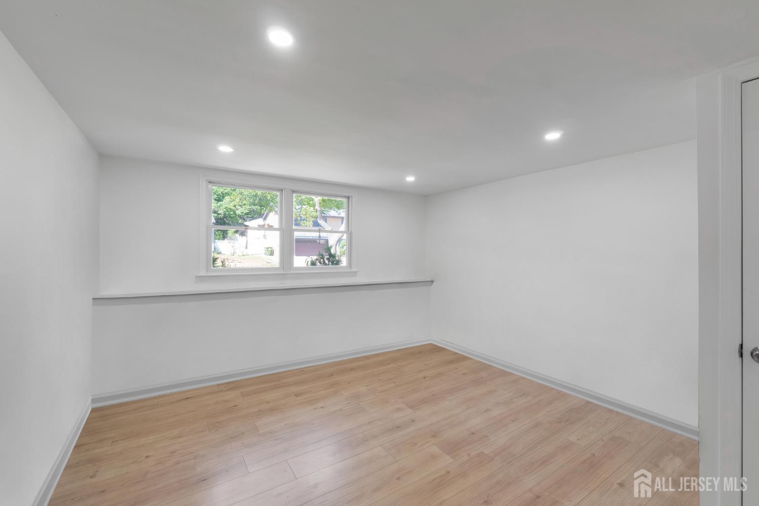 33 Larchmont Road Edison, NJ 08837 - Photo 21 of 25