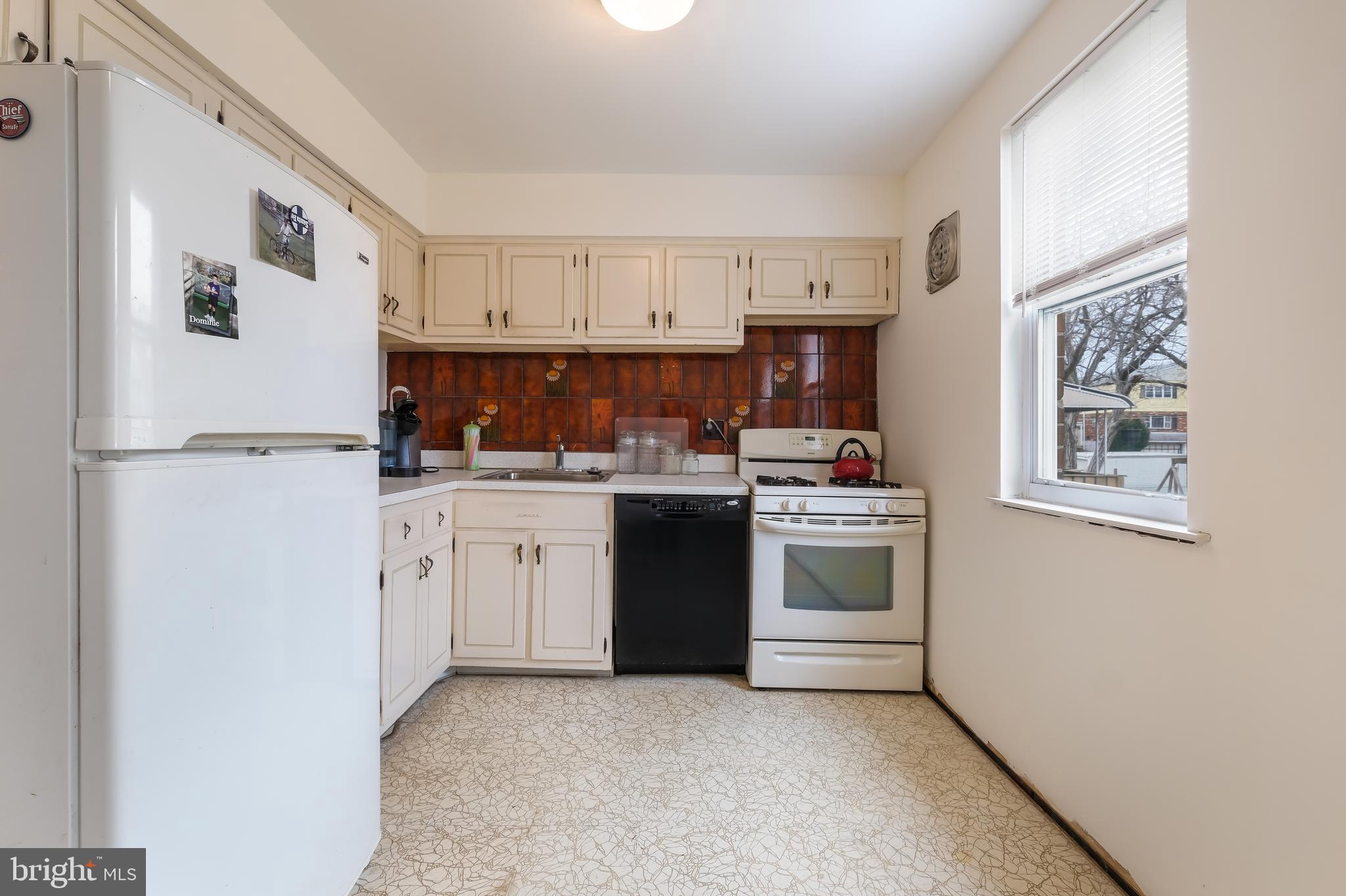 10706 Philcrest Road Philadelphia, PA 19154 - Photo 8 of 24 Gallery Image 8
