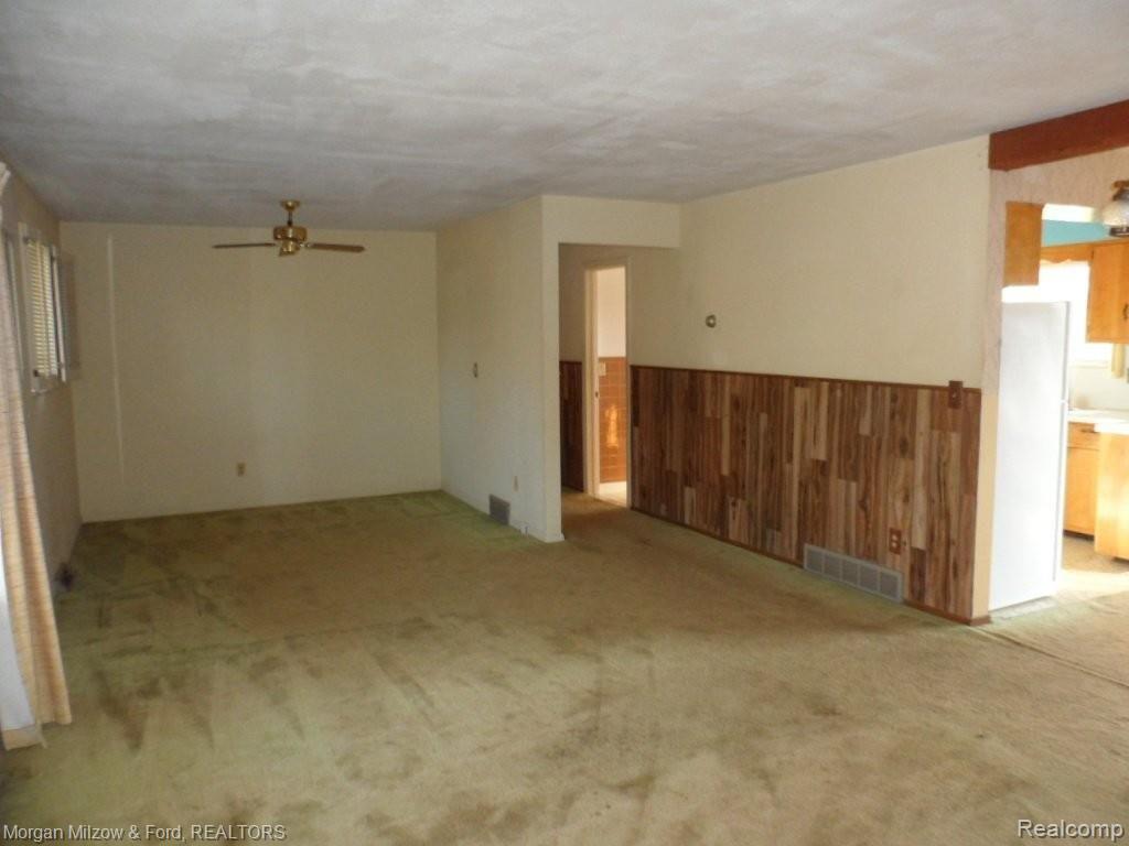 2743 Midvale Drive Rochester, MI 48309 - Photo 2 of 12 Living room
