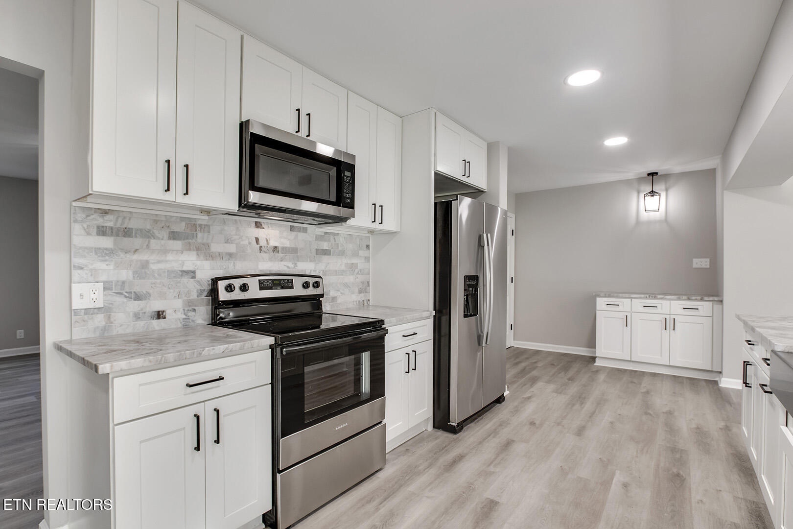 107 Carson Lane Oak Ridge, TN 37830 - Photo 11 of 55 09_CarsonLane_107_Kitchen02