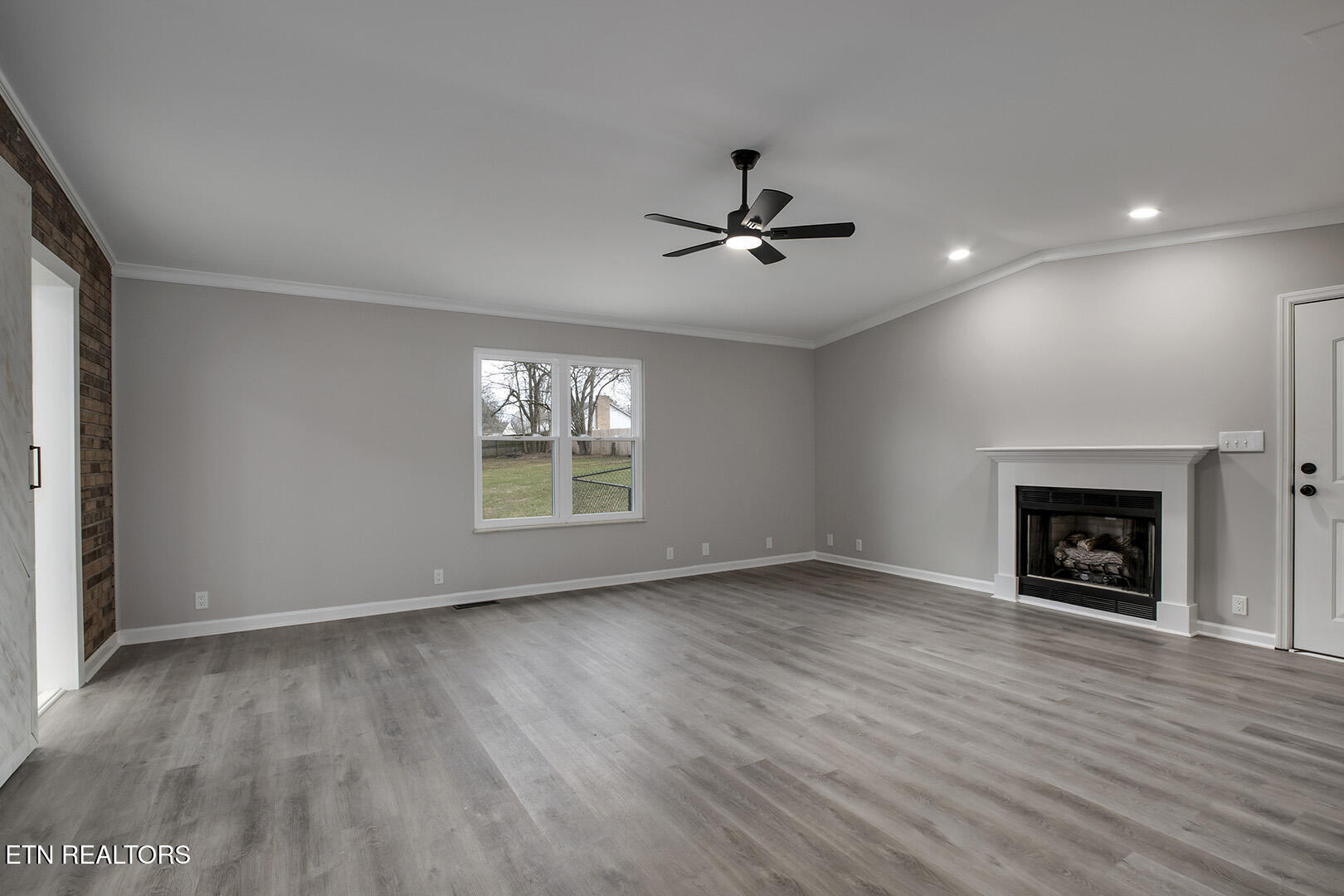 107 Carson Lane Oak Ridge, TN 37830 - Photo 17 of 55 15_CarsonLane_107_MasterBedroom01