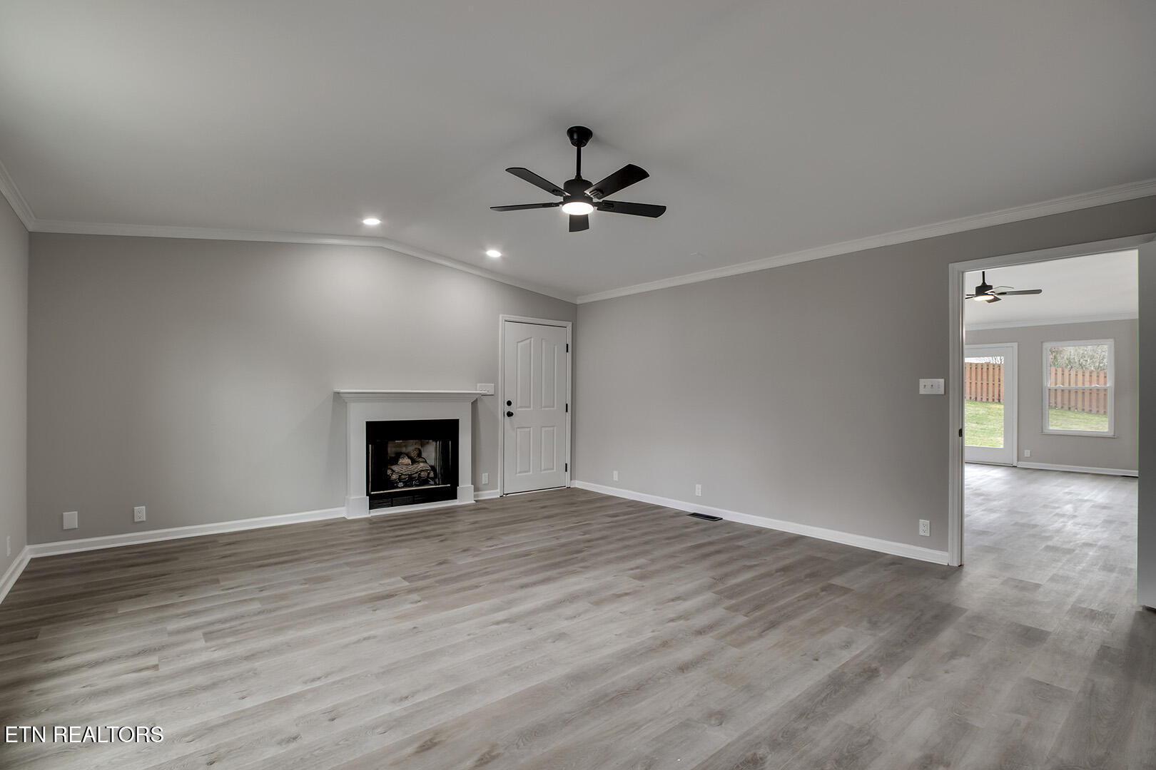 107 Carson Lane Oak Ridge, TN 37830 - Photo 18 of 55 16_CarsonLane_107_MasterBedroom02
