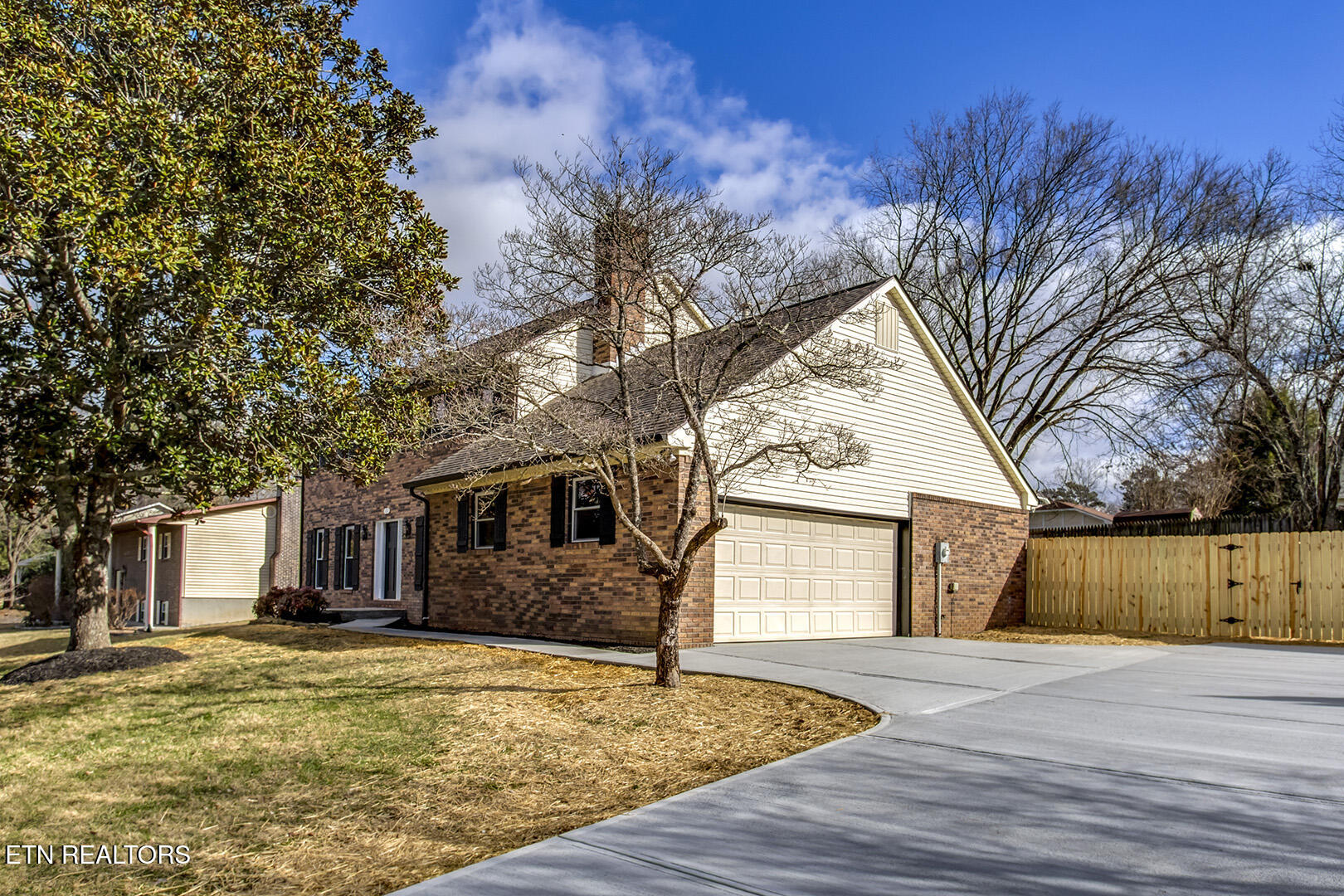 107 Carson Lane Oak Ridge, TN 37830 - Photo 2 of 55 02_CarsonLane_107_FrontRight