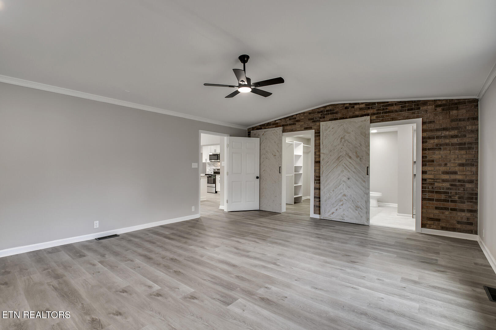 107 Carson Lane Oak Ridge, TN 37830 - Photo 21 of 55 19_CarsonLane_107_MasterBedroom03