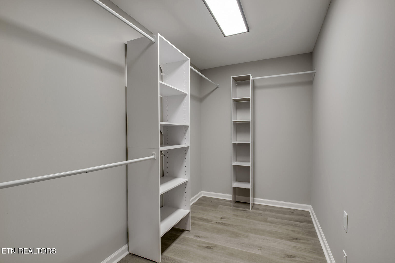 107 Carson Lane Oak Ridge, TN 37830 - Photo 23 of 55 21_CarsonLane_107_MasterCloset