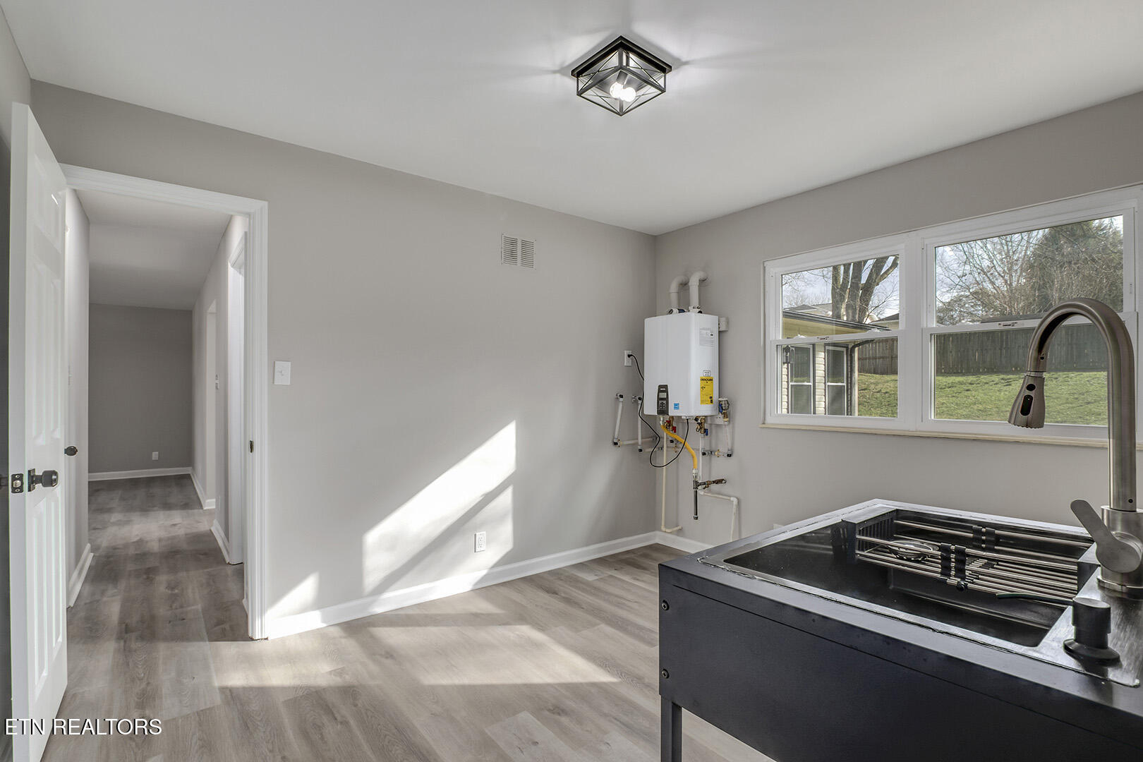 107 Carson Lane Oak Ridge, TN 37830 - Photo 26 of 55 28_CarsonLane_107_Laundry02