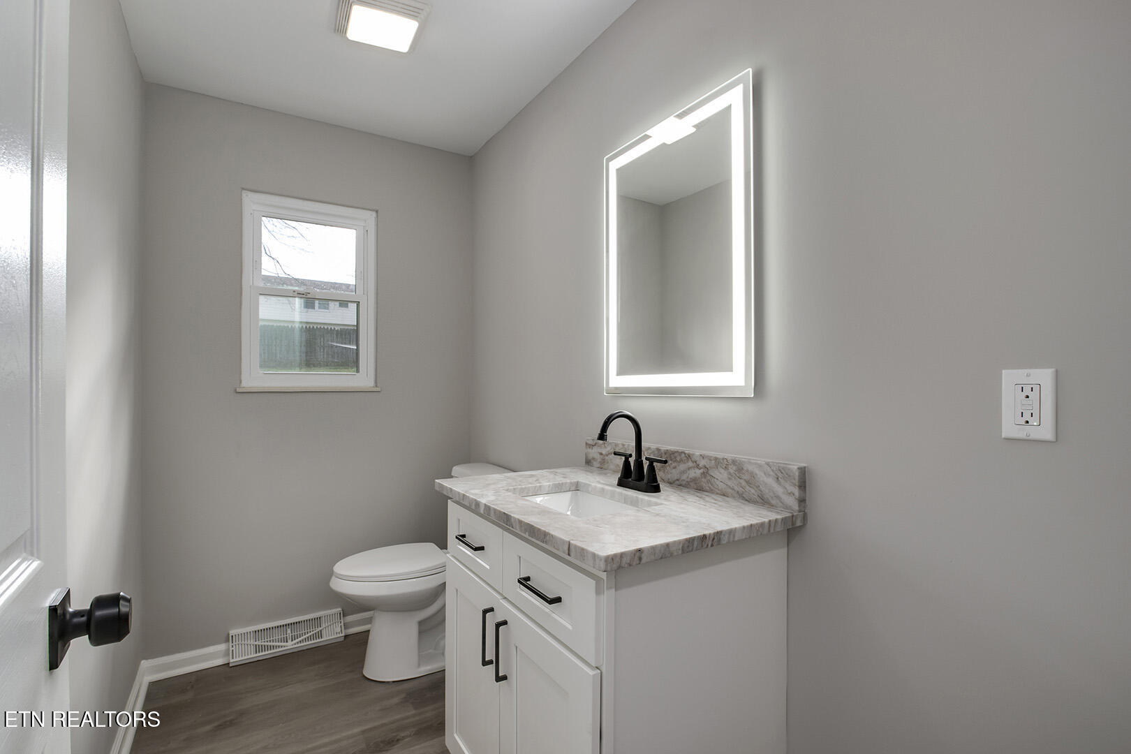 107 Carson Lane Oak Ridge, TN 37830 - Photo 28 of 55 25_CarsonLane_107_HalfBath