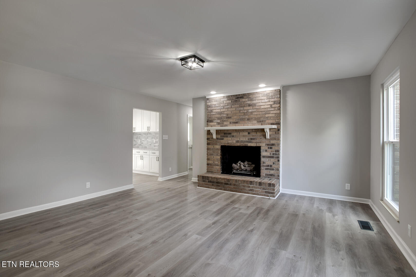 107 Carson Lane Oak Ridge, TN 37830 - Photo 30 of 55 30_CarsonLane_107_Dining03