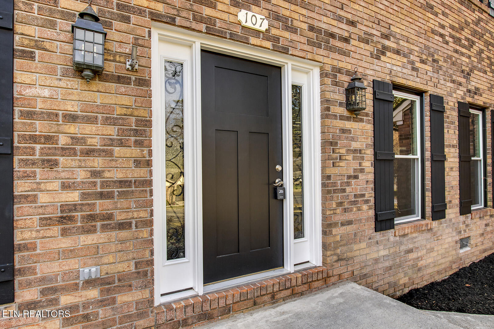 107 Carson Lane Oak Ridge, TN 37830 - Photo 3 of 55 03_CarsonLane_107_FrontEntry