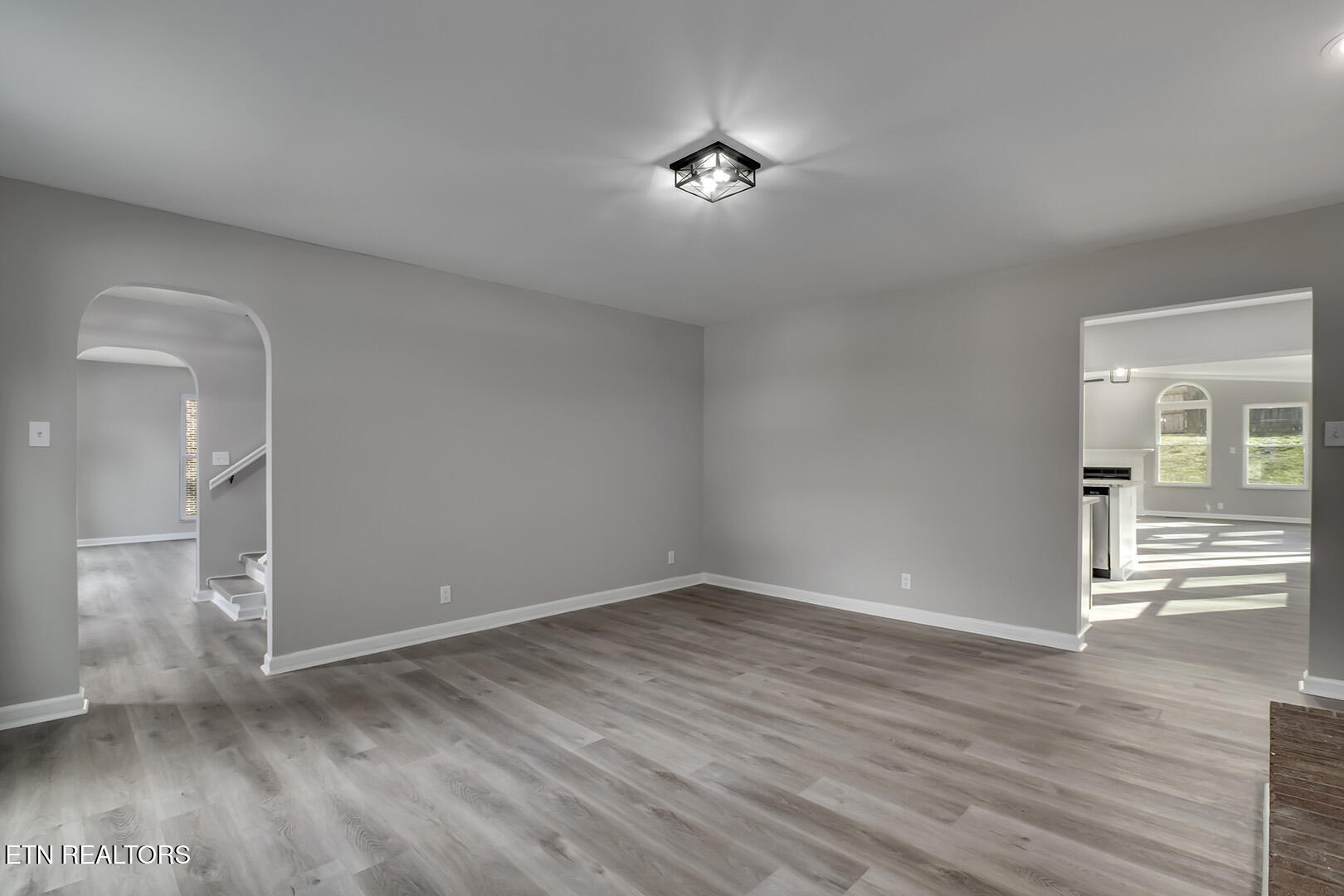 107 Carson Lane Oak Ridge, TN 37830 - Photo 31 of 55 31_CarsonLane_107_Dining04