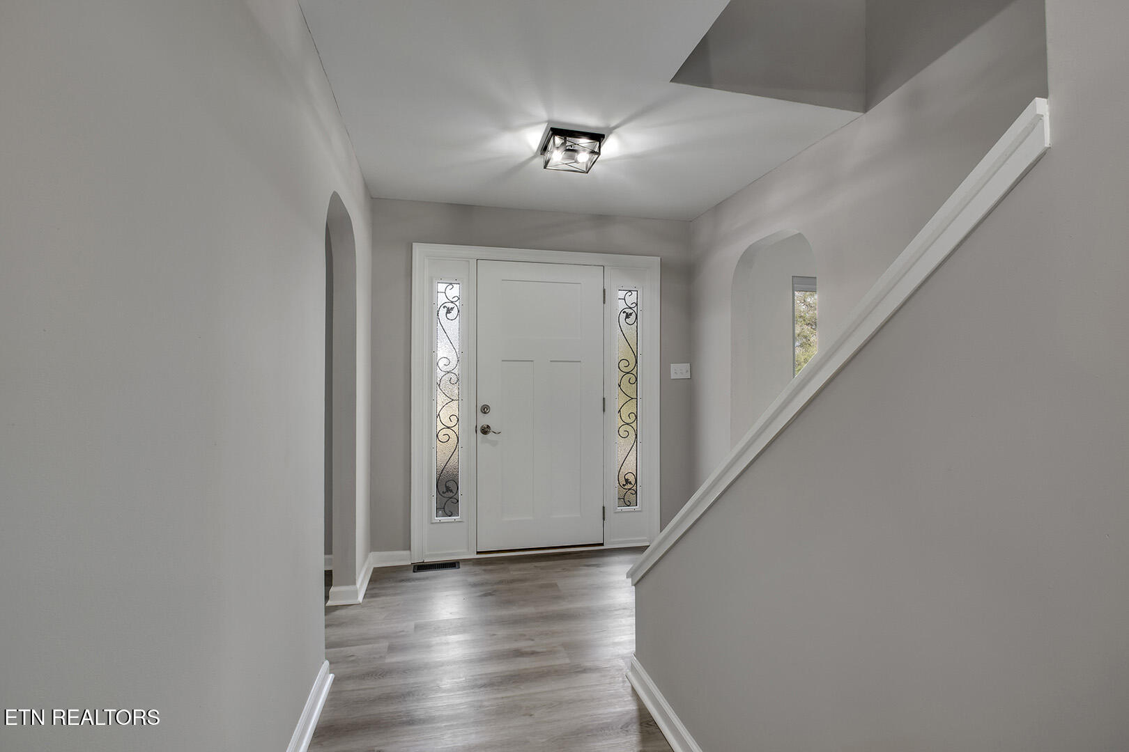 107 Carson Lane Oak Ridge, TN 37830 - Photo 32 of 55 32_CarsonLane_107_MainEntry