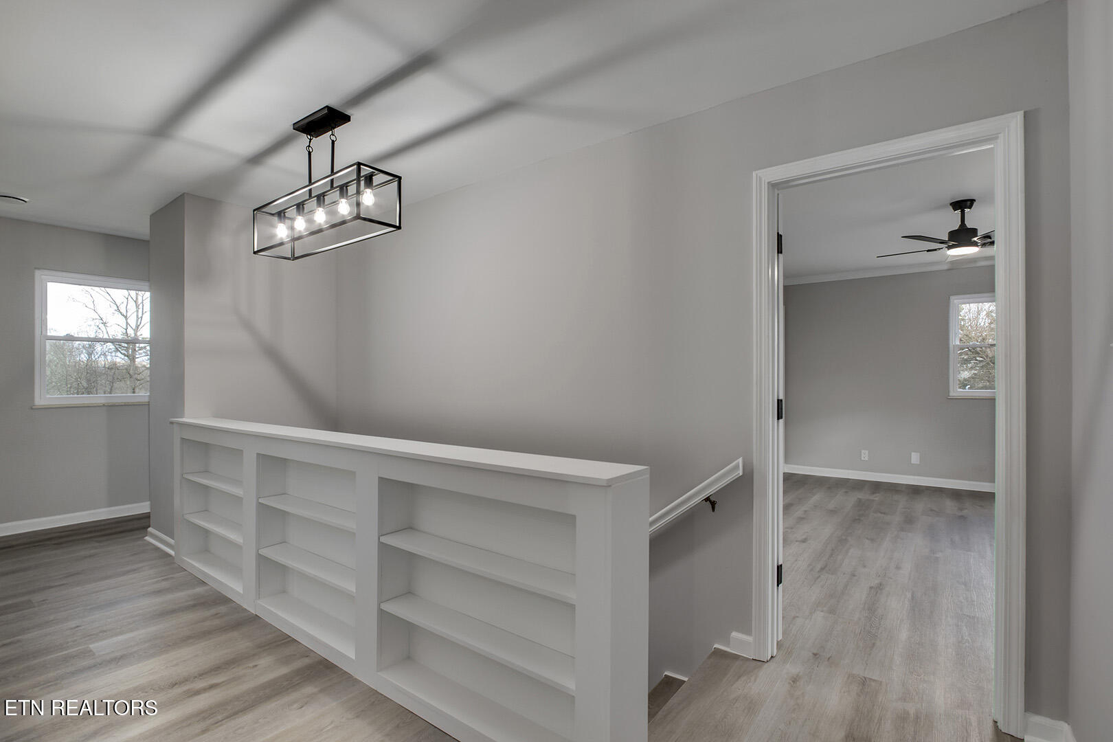 107 Carson Lane Oak Ridge, TN 37830 - Photo 37 of 55 37_CarsonLane_107_UpperLandingHall01