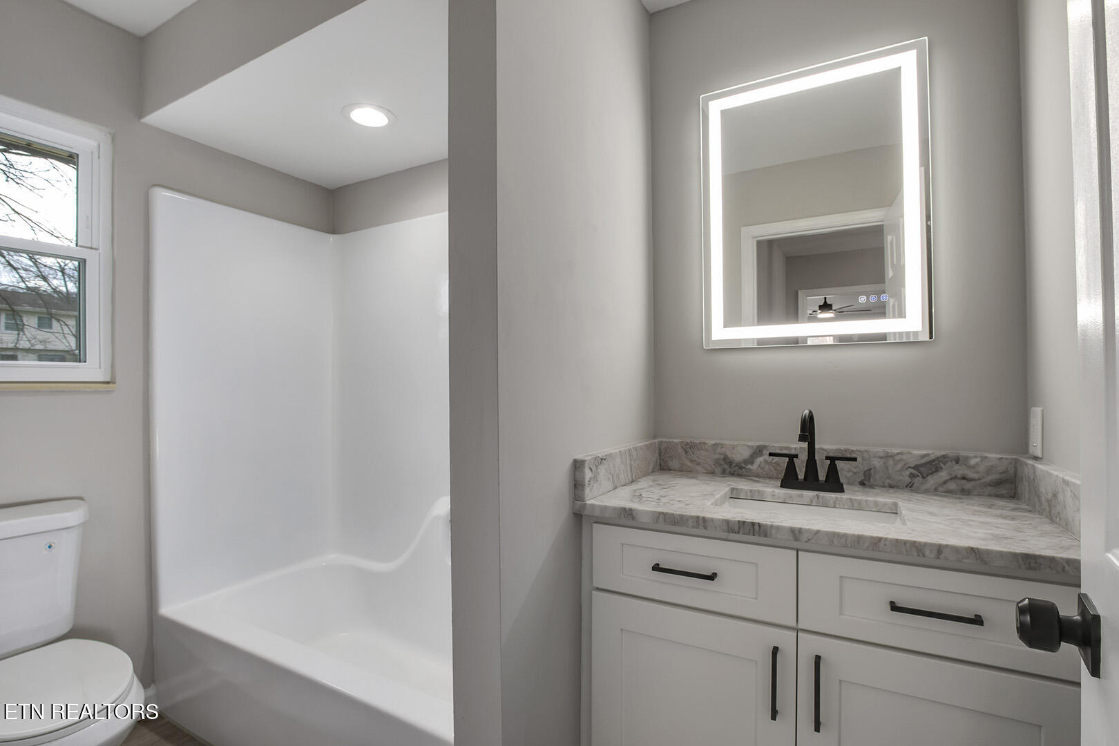 107 Carson Lane Oak Ridge, TN 37830 - Photo 42 of 55 42_CarsonLane_107_GuestBath2