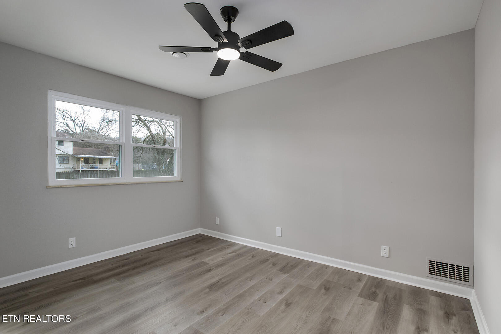 107 Carson Lane Oak Ridge, TN 37830 - Photo 43 of 55 43_CarsonLane_107_Bedroom2_01