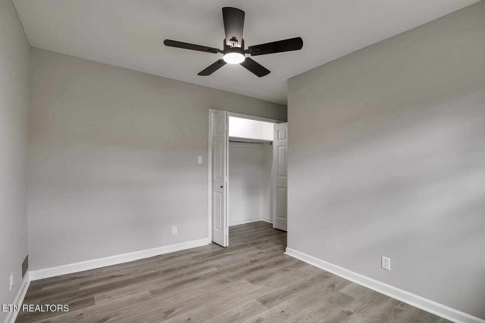 107 Carson Lane Oak Ridge, TN 37830 - Photo 44 of 55 44_CarsonLane_107_Bedroom3_02