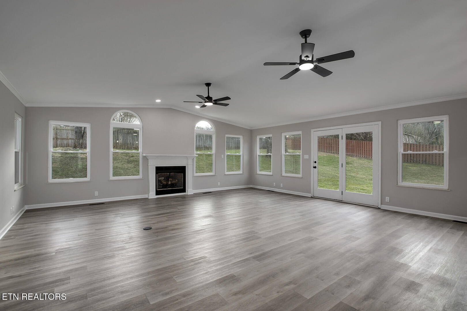 107 Carson Lane Oak Ridge, TN 37830 - Photo 6 of 55 06_CarsonLane_107_Living01