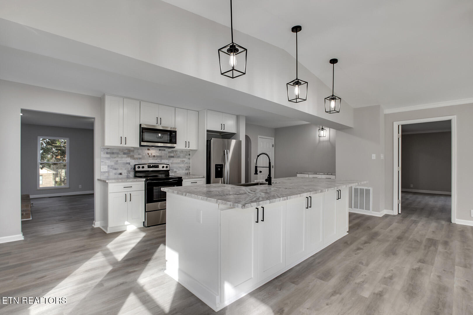 107 Carson Lane Oak Ridge, TN 37830 - Photo 10 of 55 23_CarsonLane_107_DiningEntry-BreakfastB