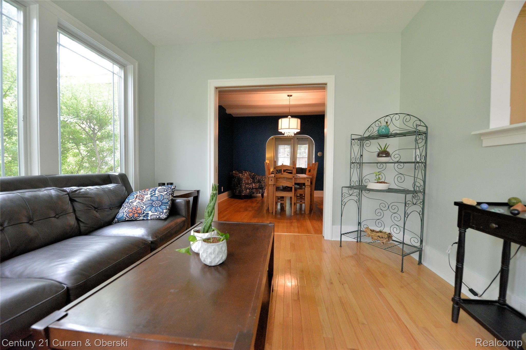 35 Amherst Road Pleasant Ridge, MI 48069 - Photo 19 of 57 Family Room opens to Dining Room