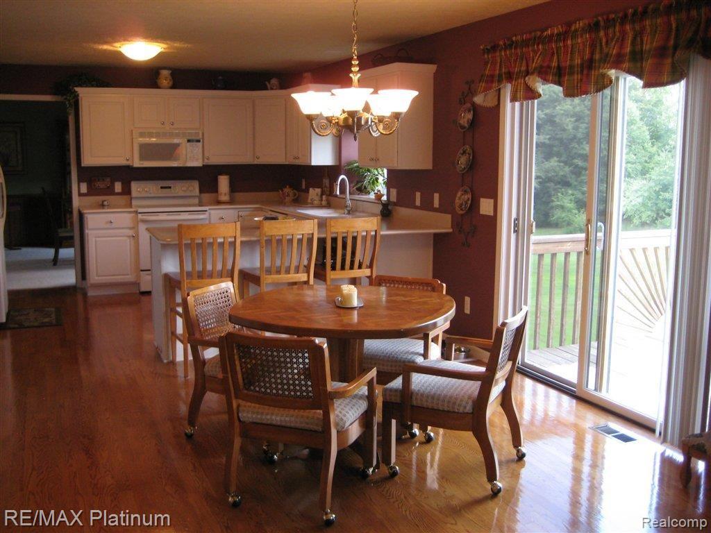 3634 Kipling Circle Howell, MI 48843 - Photo 3 of 17 Breakfast area