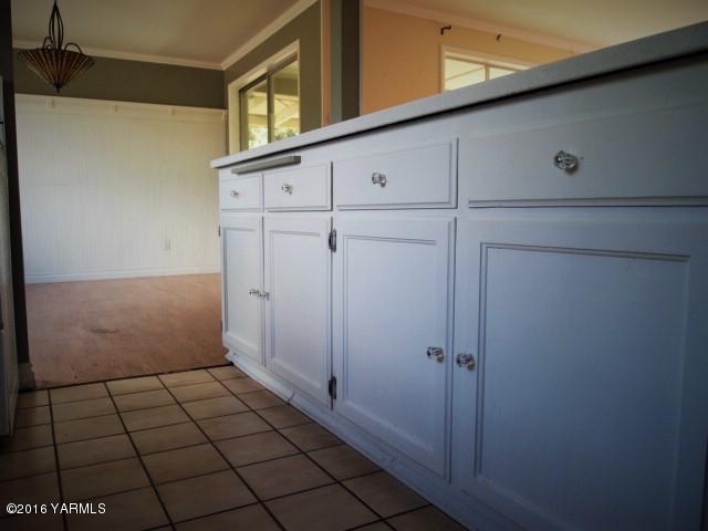 13705 Fisk Road Yakima, WA 98908 - Photo 22 of 46 a view of an empty room