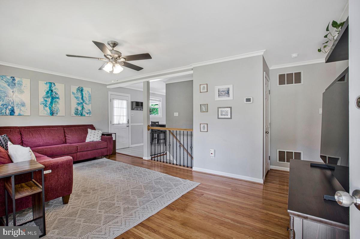 147 Magothy Beach Road Pasadena, MD 21122 - Photo 5 of 37 Gallery Image 5