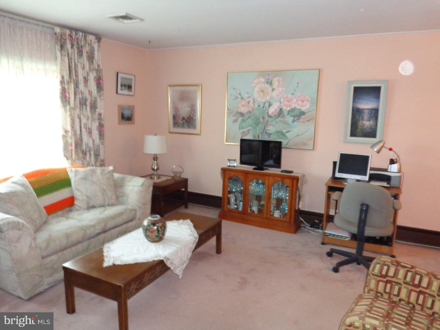 5 Hybrid Road Levittown, PA 19056 - Photo 3 of 19 Living Room