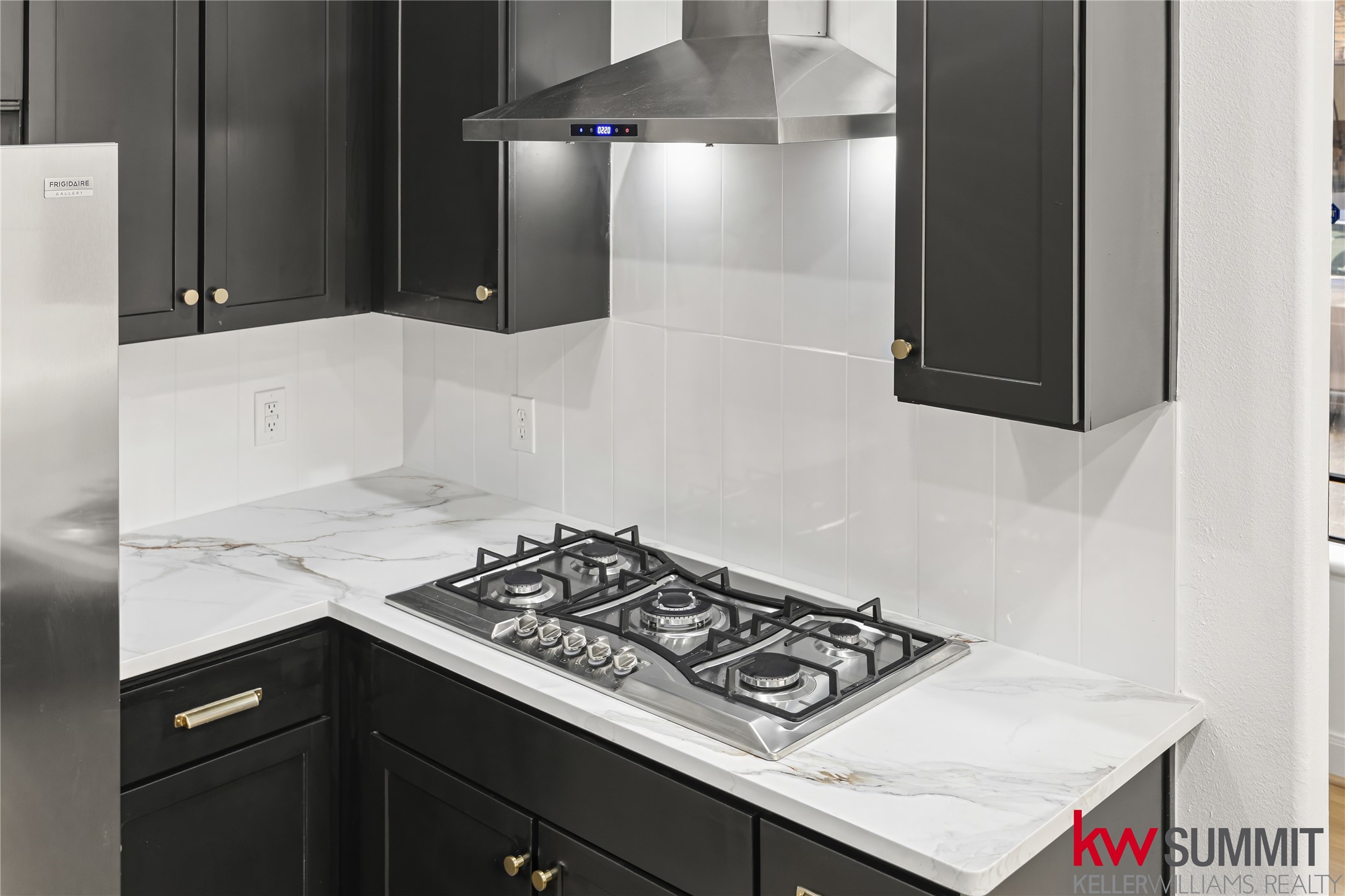 2410 Calumet Street, Unit B Houston, TX 77004 - Photo 10 of 34 a kitchen with a stove and a refrigerator