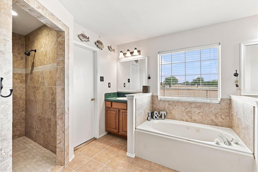 11555 Plainview Road Krum, TX 76249 - Photo 21 of 40 Gallery Image 21
