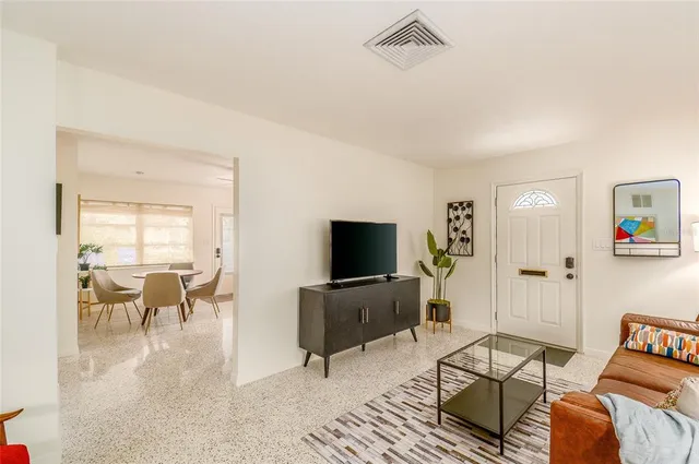 $2,100 | 723 Wilson Avenue, Lakeland, FL 33801