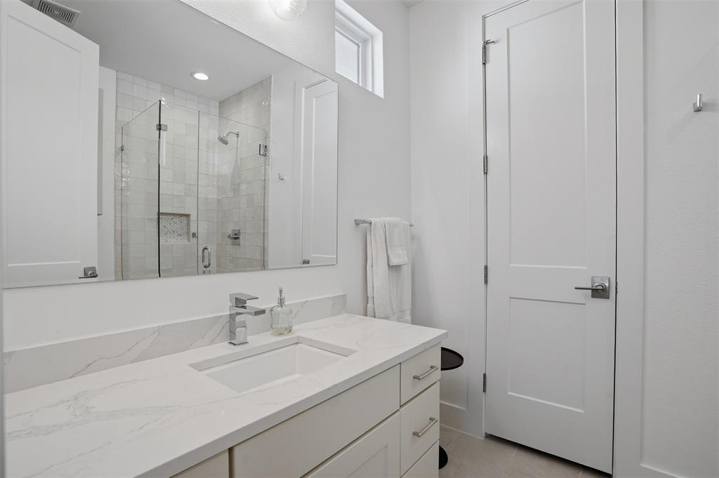 6000 Hudson Street, Unit 101 Dallas, TX 75206 - Photo 16 of 27 Primary Bathroom Double Vanity