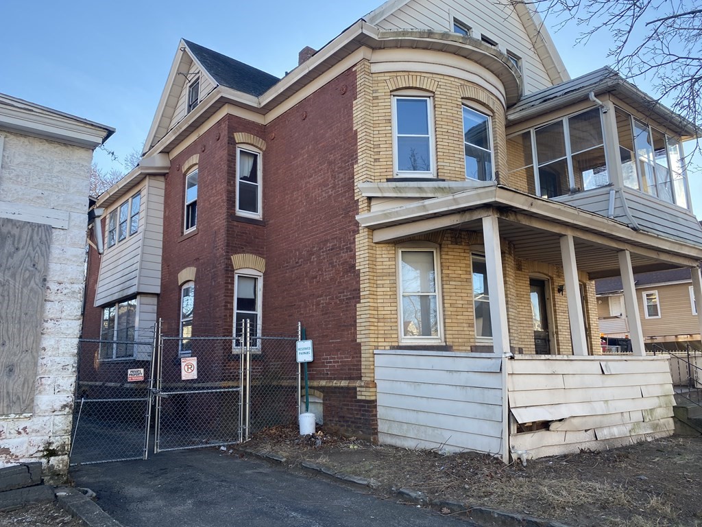 231 Orange Street Springfield, MA 01108 - Photo 2 of 22 a front view of a house