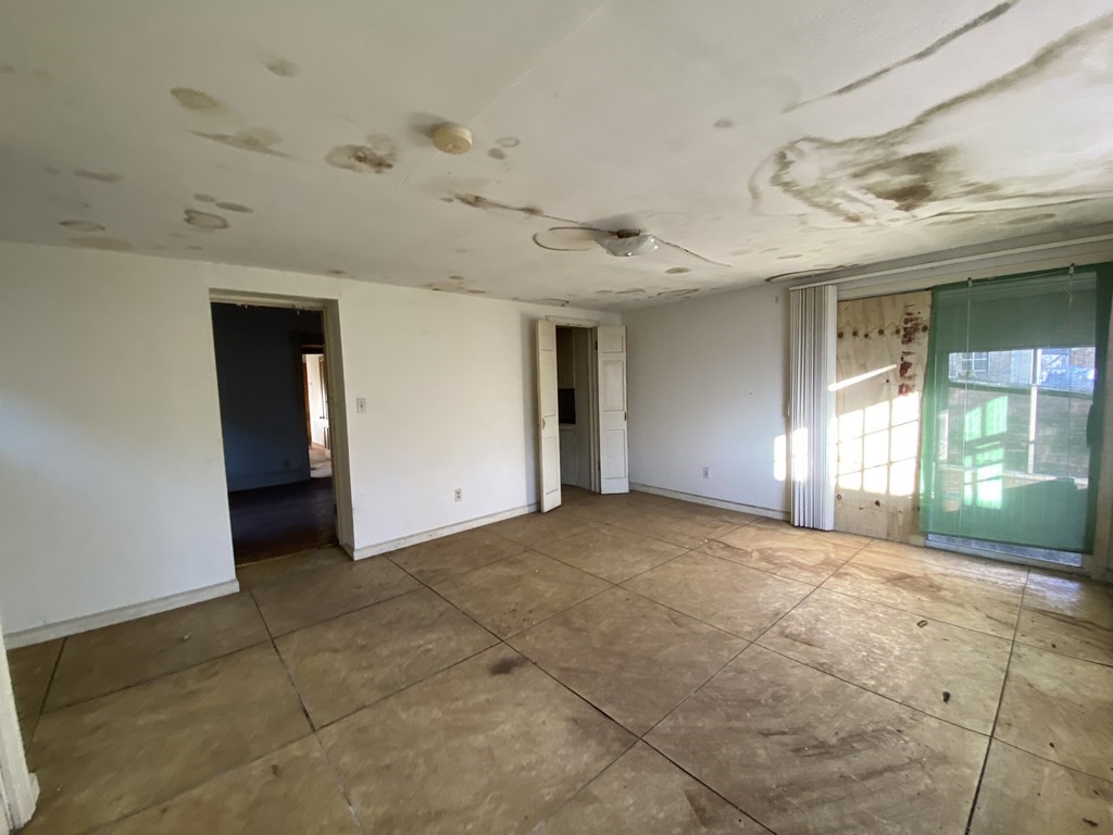 231 Orange Street Springfield, MA 01108 - Photo 7 of 22 a view of an empty room with a window