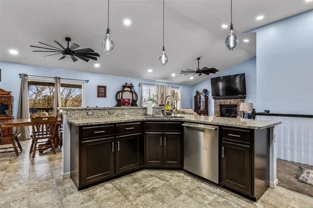 $425,700 | 1869 Sunset Lane, Festus, MO 63028