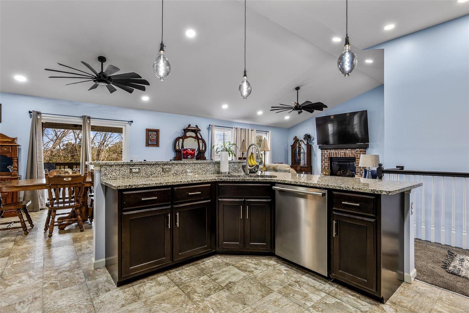 1869 Sunset Lane Festus, MO 63028 - Photo 8 of 40