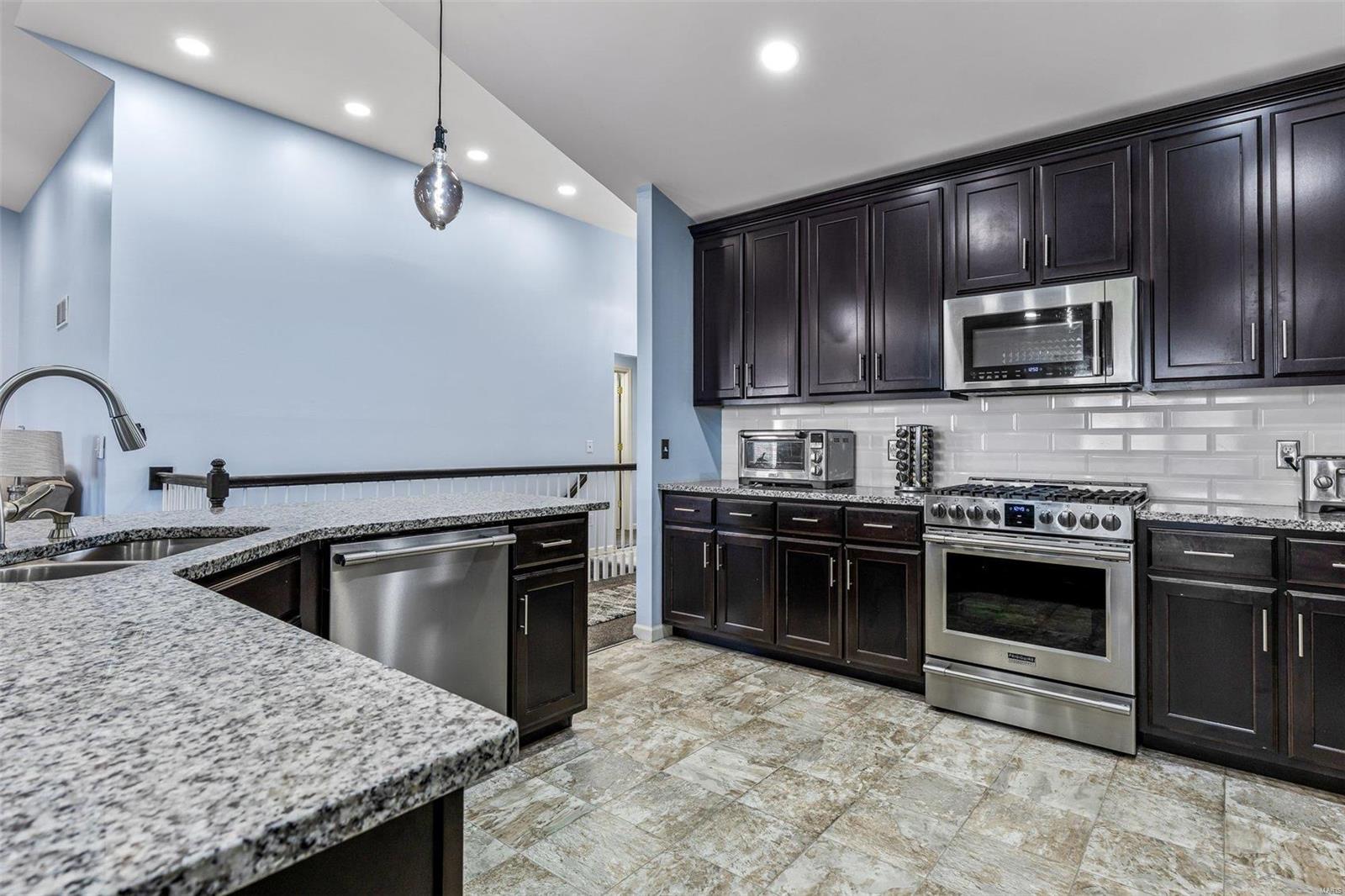 1869 Sunset Lane Festus, MO 63028 - Photo 9 of 40