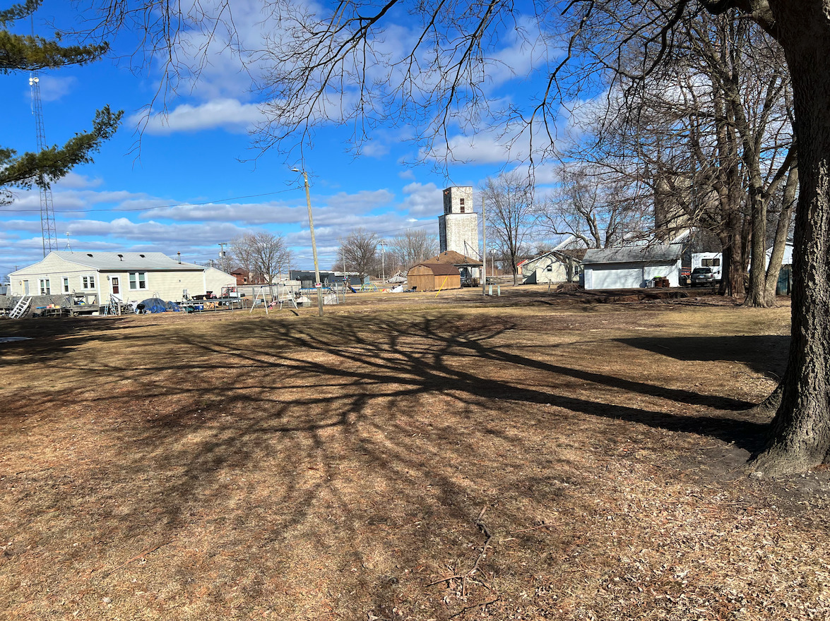 a view of a yard with car parked