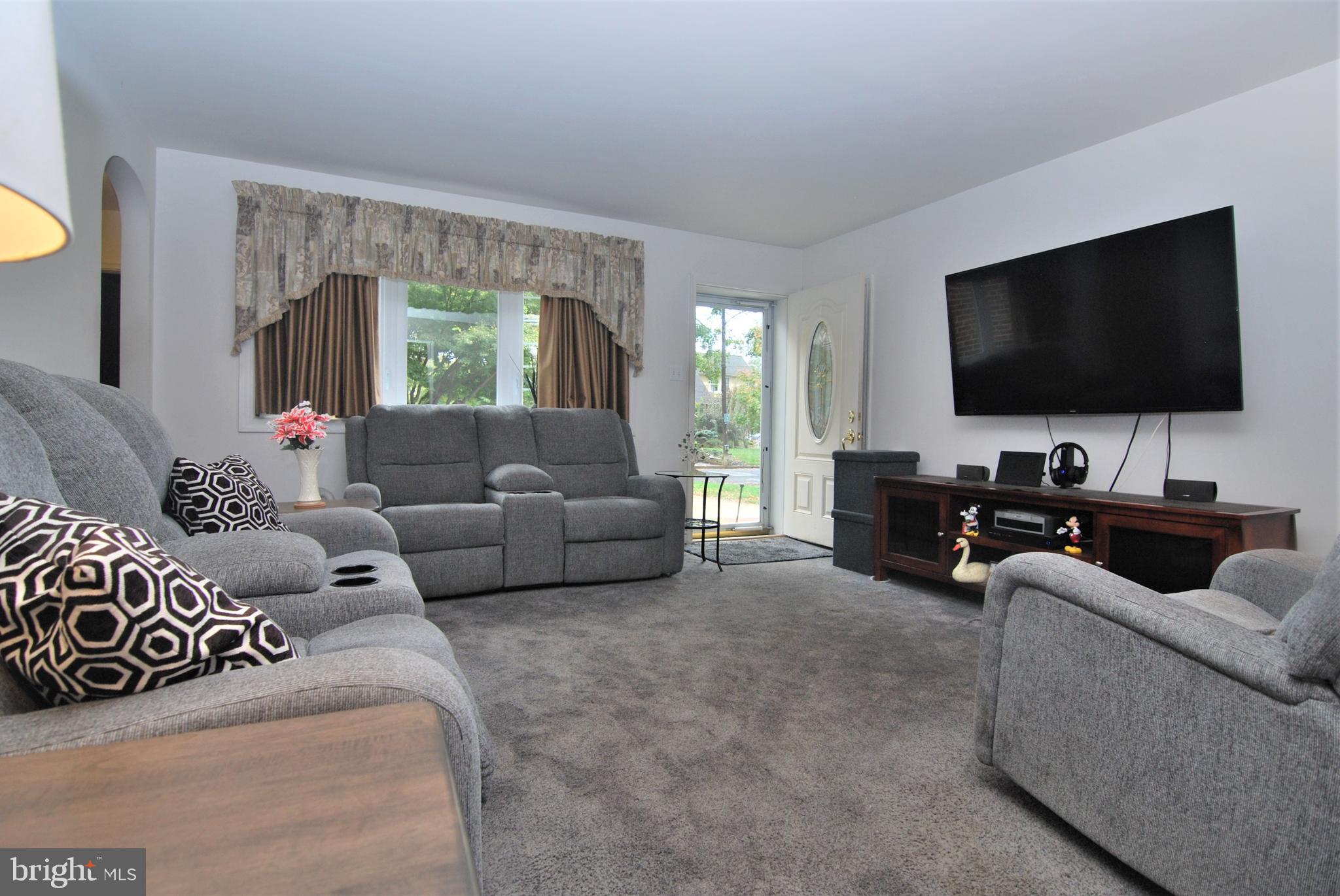 8310 Rising Sun Avenue Philadelphia, PA 19111 - Photo 3 of 24 Gallery Image 3