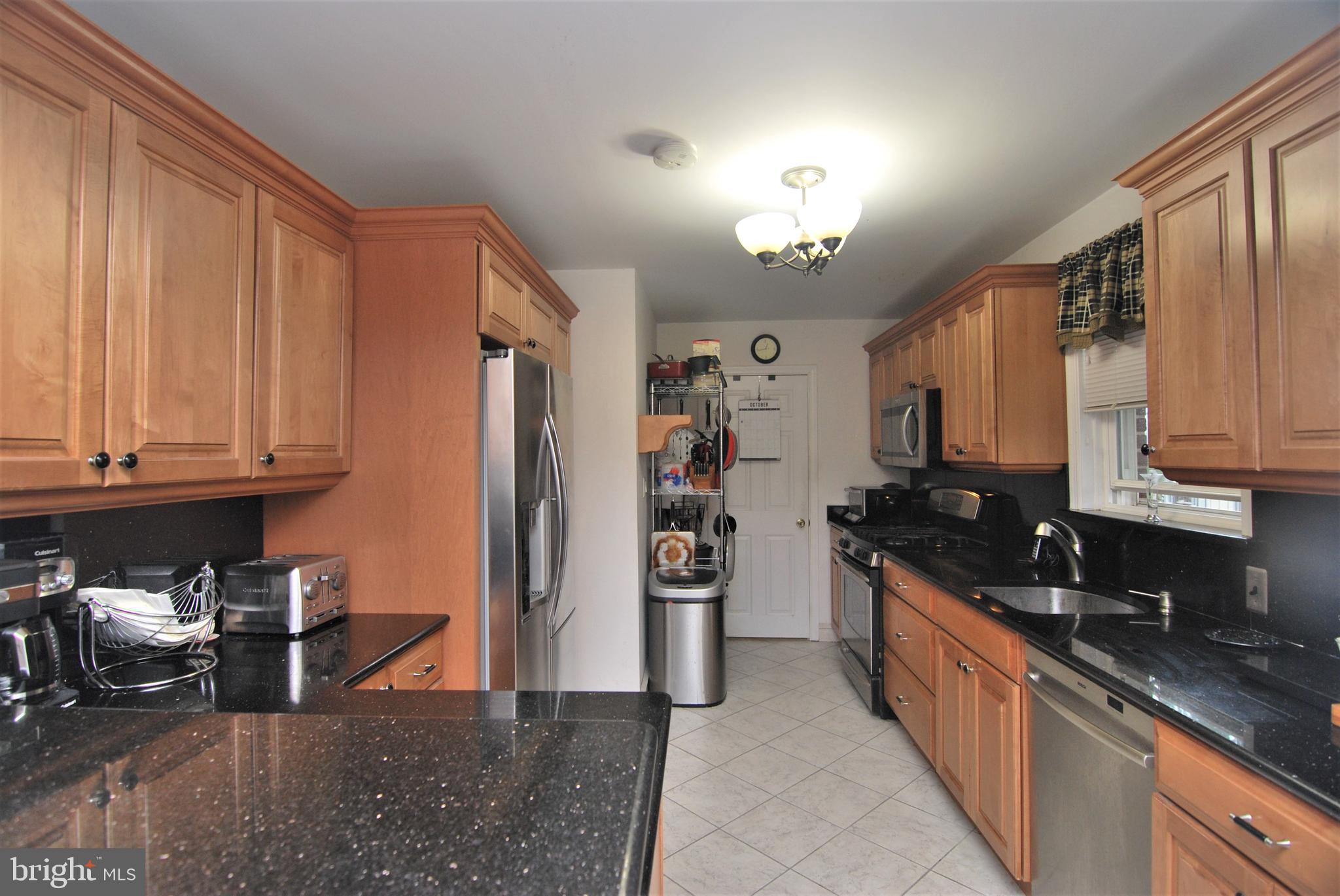 8310 Rising Sun Avenue Philadelphia, PA 19111 - Photo 8 of 24 Gallery Image 8