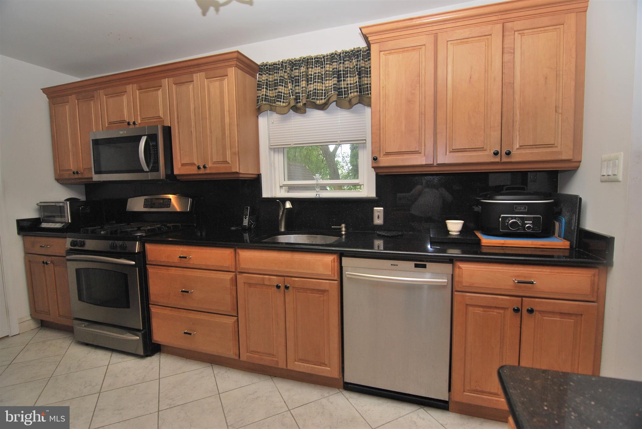 8310 Rising Sun Avenue Philadelphia, PA 19111 - Photo 9 of 24 Gallery Image 9