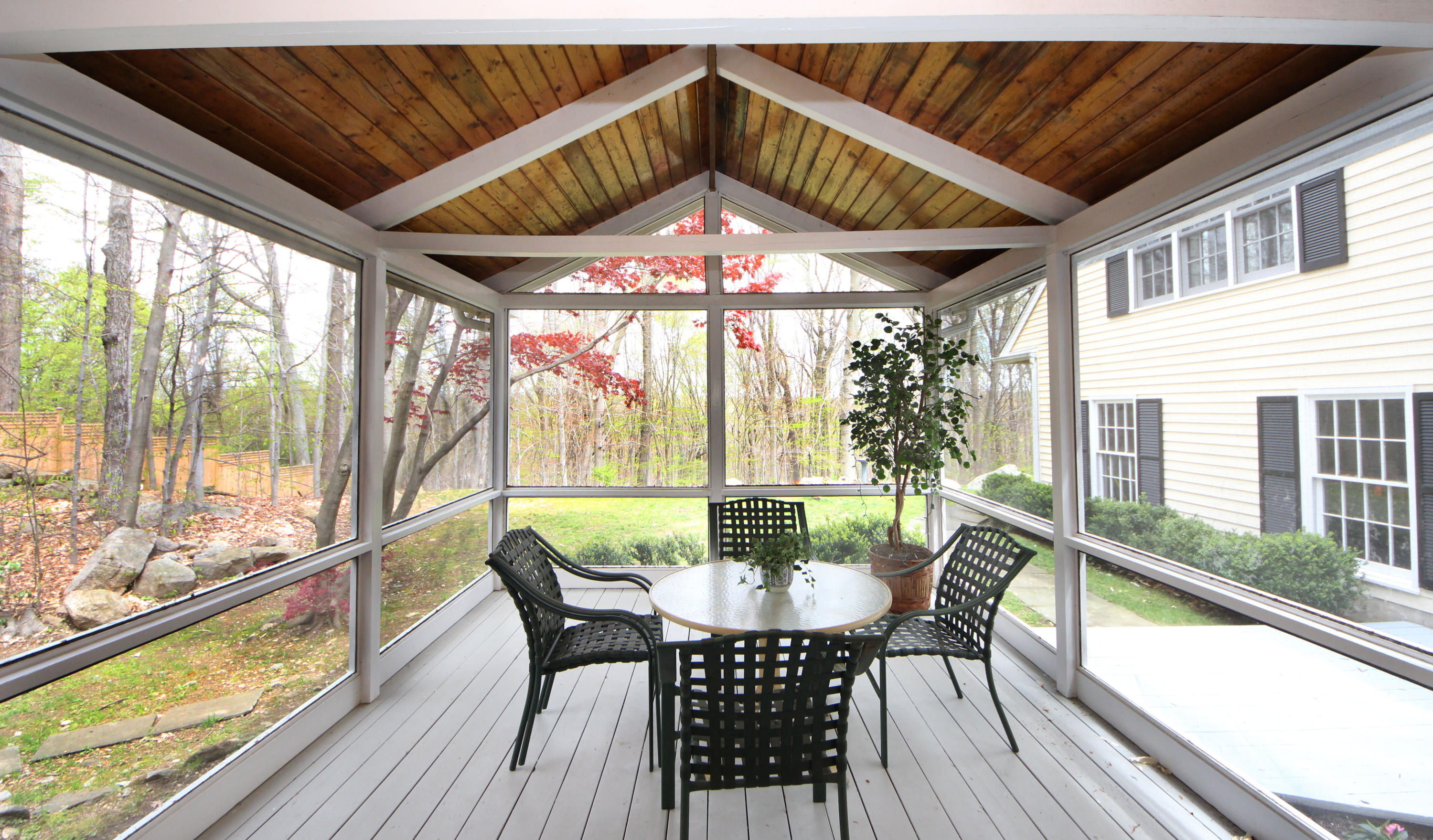 329 Laurel Road New Canaan, CT 06840 - Photo 13 of 30 Bug-free Dining