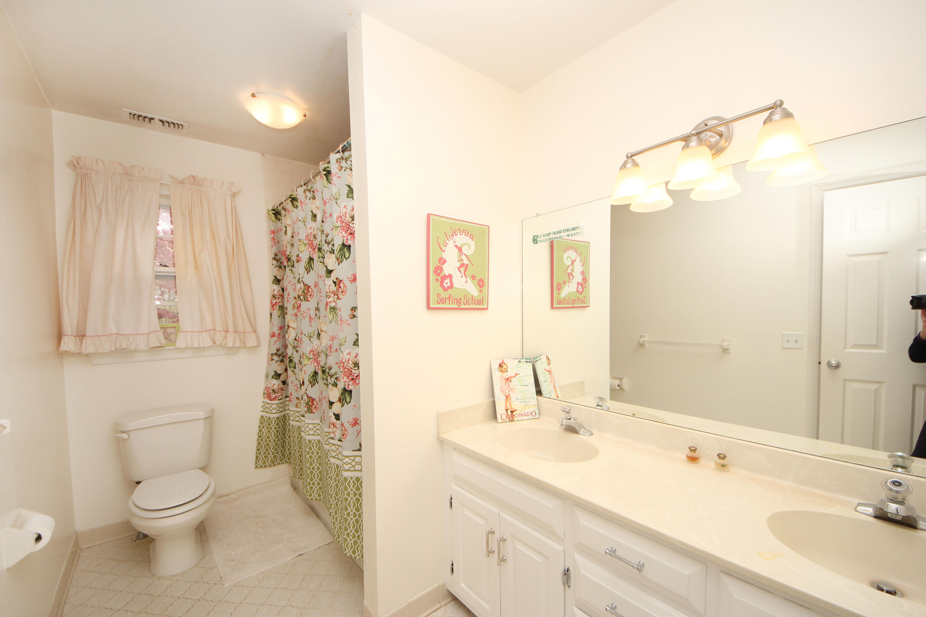 329 Laurel Road New Canaan, CT 06840 - Photo 20 of 30 Spacious Full Bath